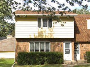 898 Village Quarter Rd, West Dundee, IL 60118