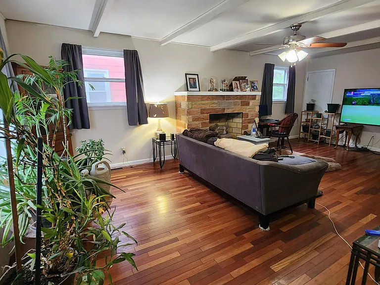 407 W High St — Photo 2