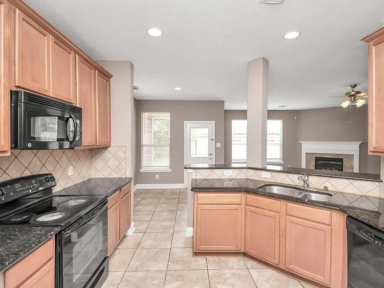 1914 Lenora Ct — Photo 21
