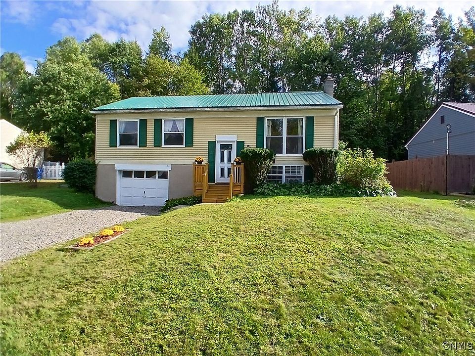 1st image of 16 Sunnyfield Dr