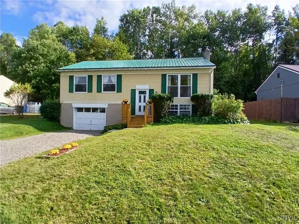 16 Sunnyfield Dr, Cortland, NY 13045
