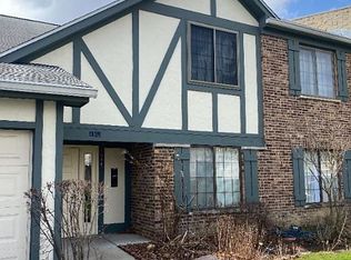 1948 N Hidden Creek Cir, Palatine, IL 60074