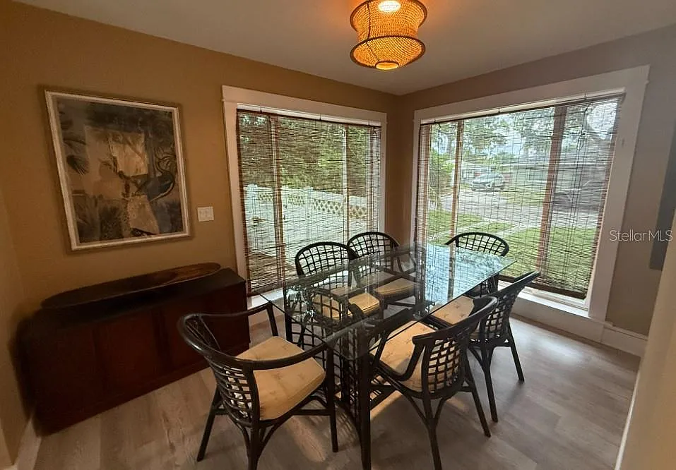 2 bed, 1.0 bath, 927 sqft, $1,995 — Photo 2