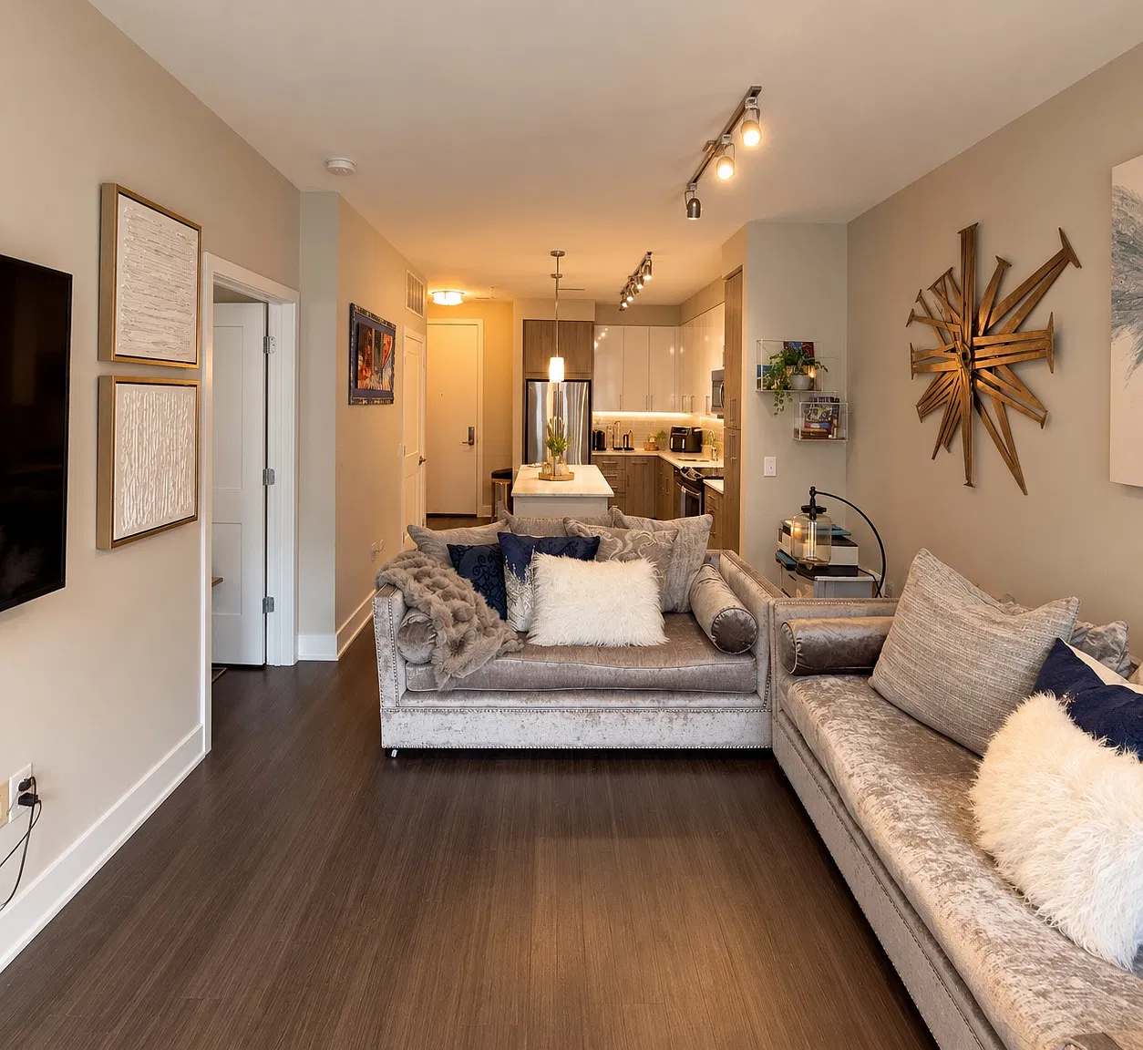 1 bed, 764 sqft, $2,450 — Photo 3