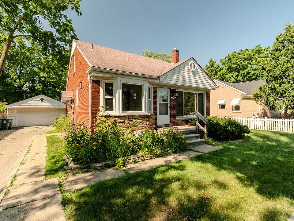 3914 W Thirteen Mile Rd