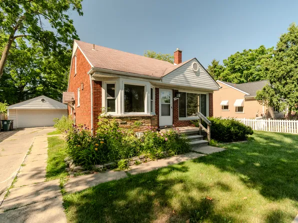 3914 W Thirteen Mile Rd, Royal Oak, MI 48073