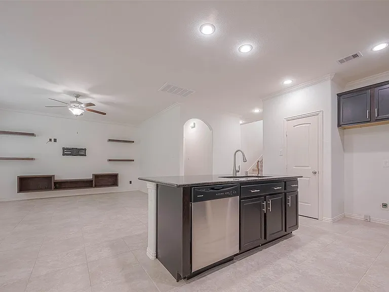 2261 Oak Circle Dr N — Photo 21