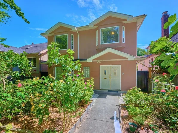 2326 Charles St, Vancouver, BC V5L 2V5