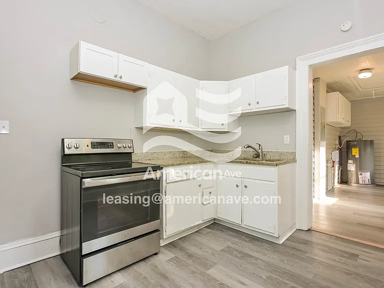845237_004_kitchen_4.jpg