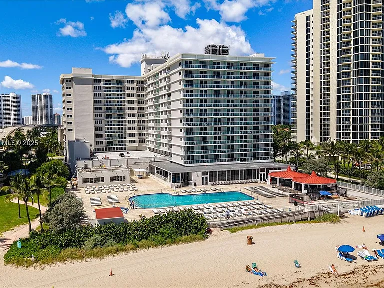 19201 Collins Ave #610 — Photo 34