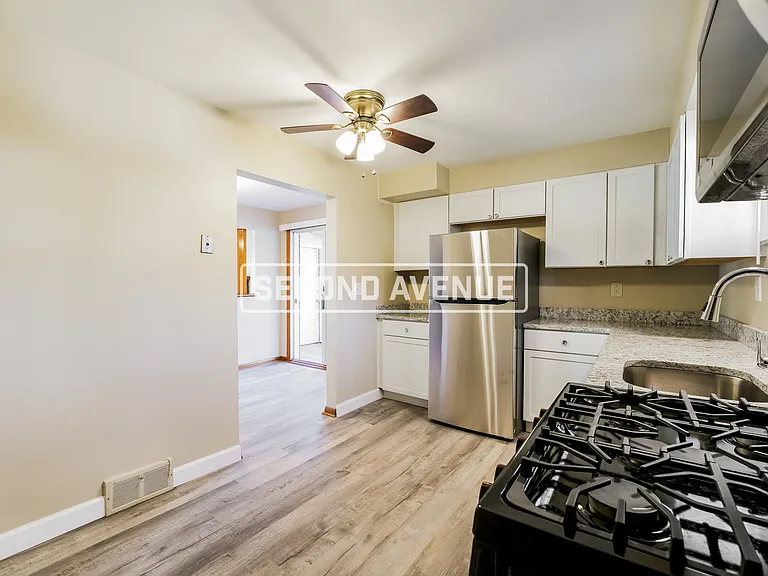 465 Willow Ave — Photo 4