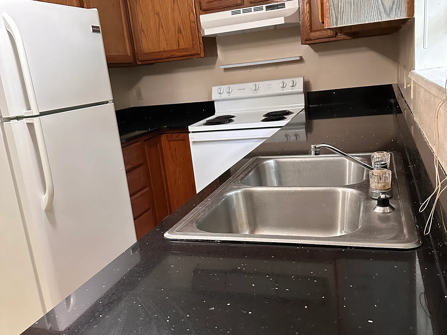 3 bed, 1072 sqft, $1,650 — Photo 2