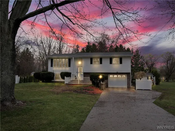 10853 Telegraph Rd, Medina, NY 14103