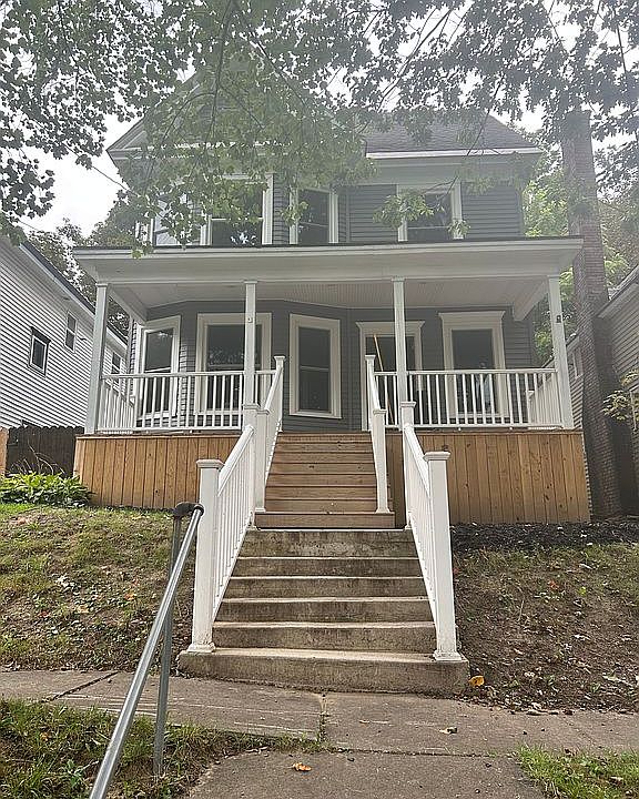 1st image of 208 E 9th St