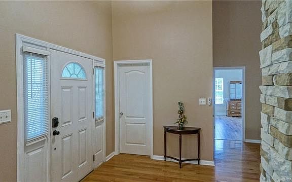4th image of 132 Gray Cliff Dr