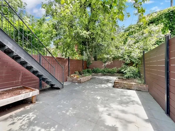 390 Bainbridge Street image 10 of 11