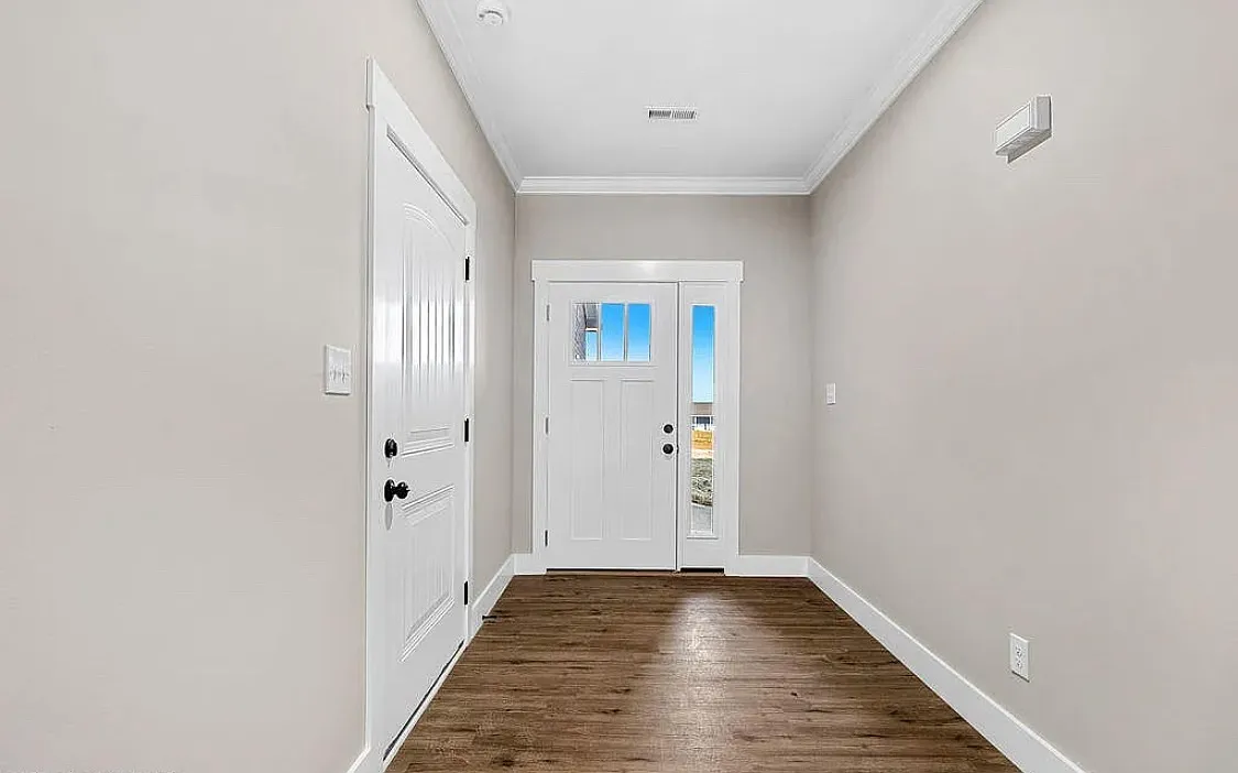 3 bed, 1915 sqft, $2,500 — Photo 4