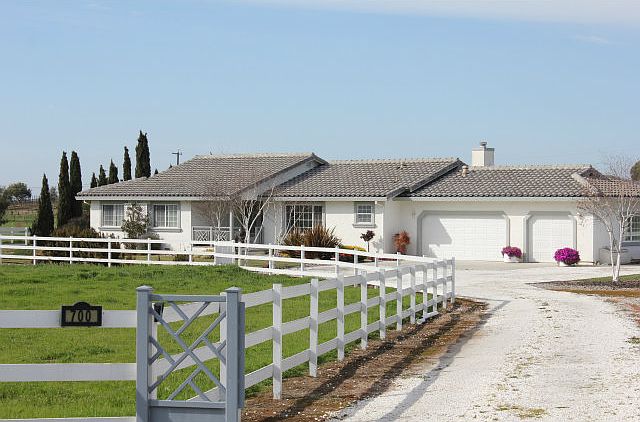 1st image of 700 Heatherwood Estates Dr