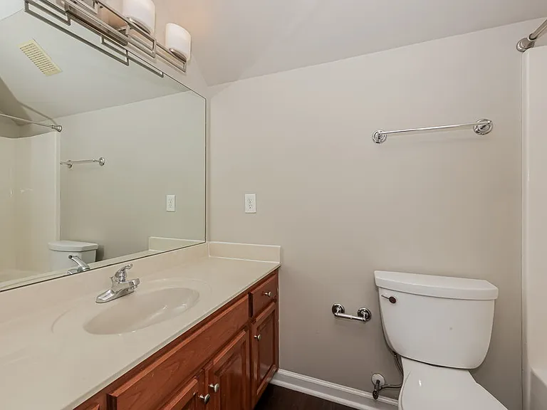 411 Carmel Dr — Photo 16