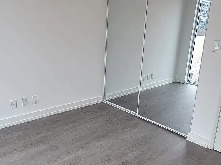 75 James St S #1202 — Photo 15