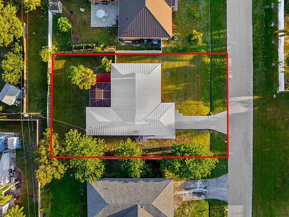 3rd image of 671 NE Lagoon Lane
