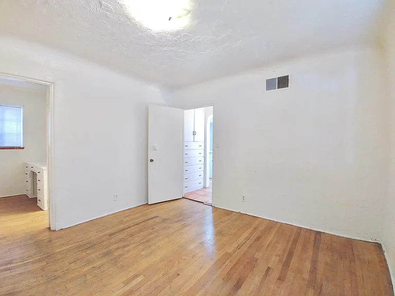 Super Cool Mid-Century Modern East Nob Hill Penthouse Suite with Views — Photo 68