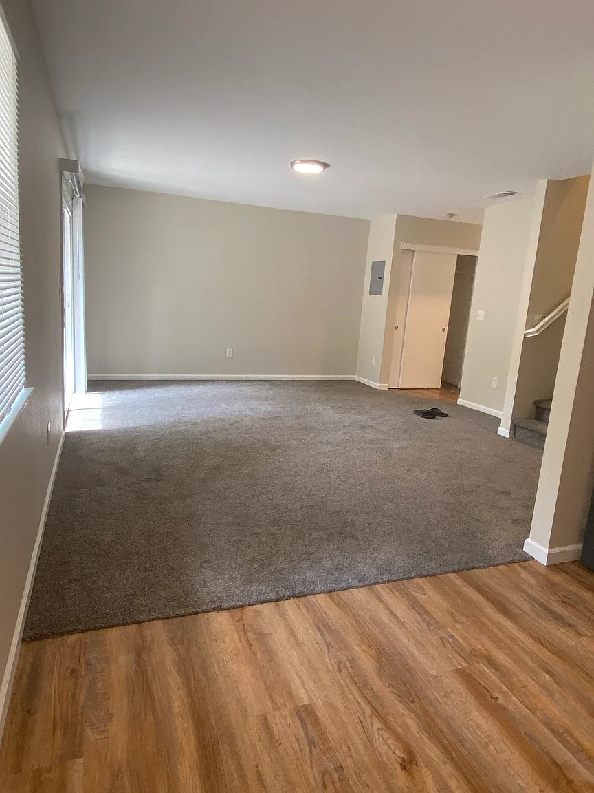 1352 Drake Dr APT A photo 1