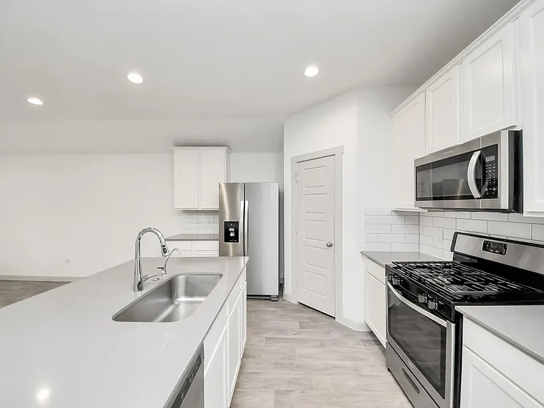 7803 Golden Rubia Ln — Photo 39