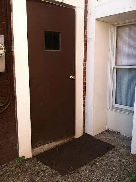 Studio, $995 — Photo 1
