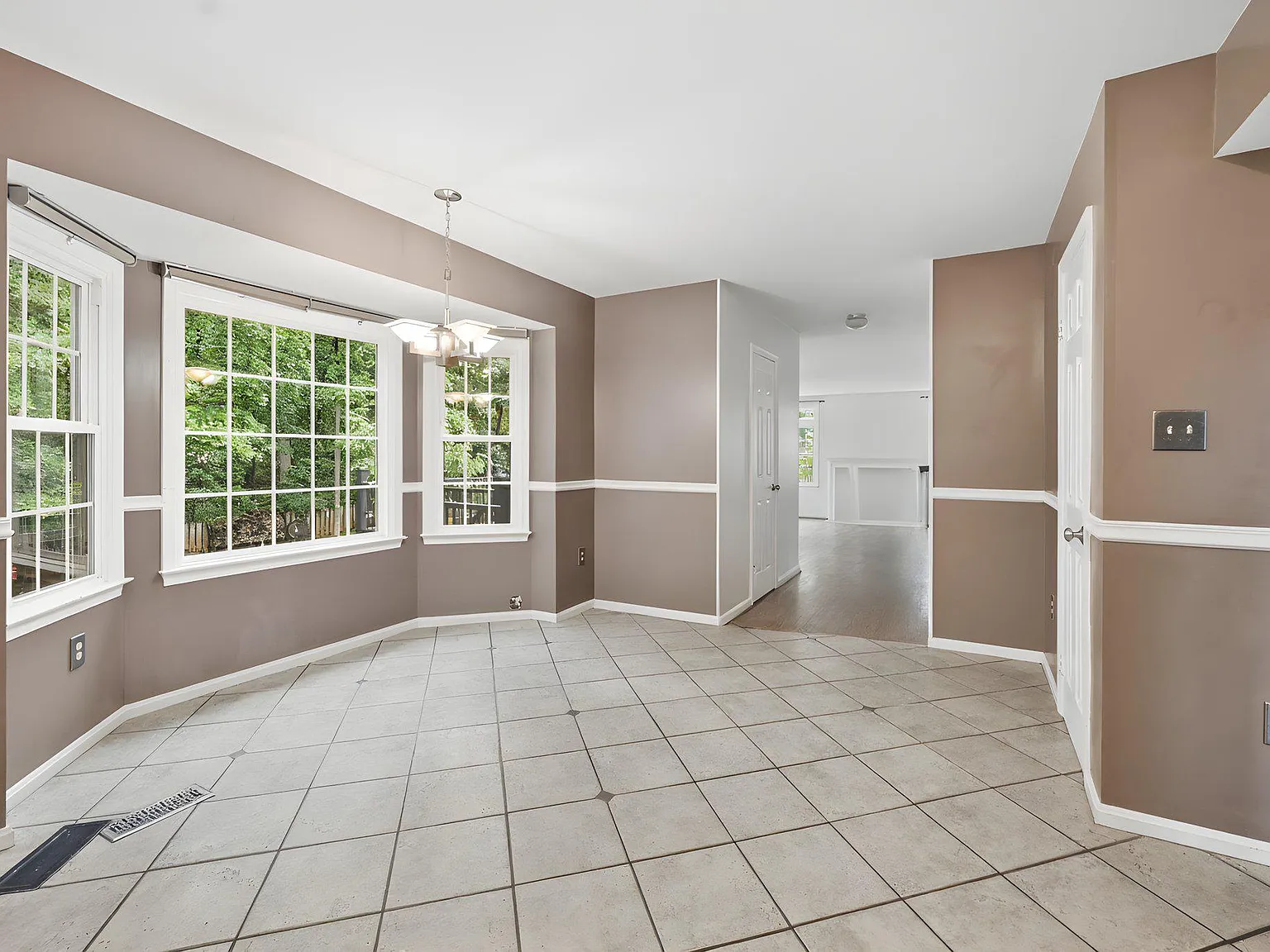 5 bed, 3.5 bath, 3178 sqft, $3,800 — Photo 3