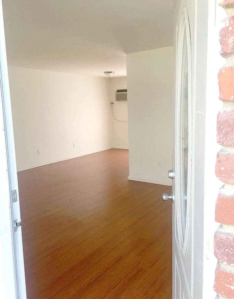 3 bed, 975 sqft, $3,000 — Photo 2