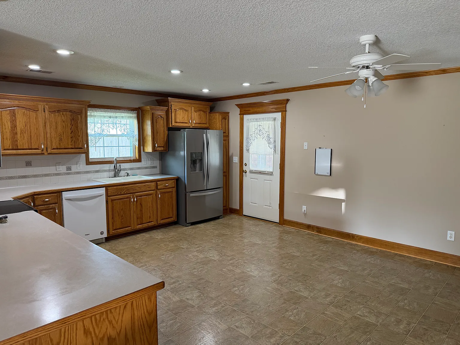 3 bed, 1438 sqft, $2,200 — Photo 3