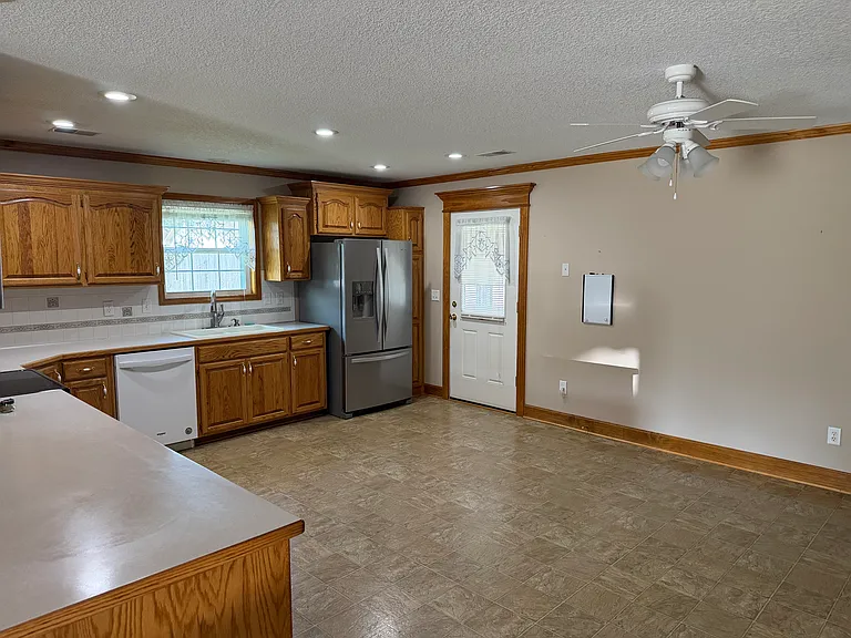 610 S Connor St — Photo 3