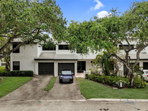 9885 Fairway Cove Ln, Plantation, FL 33324