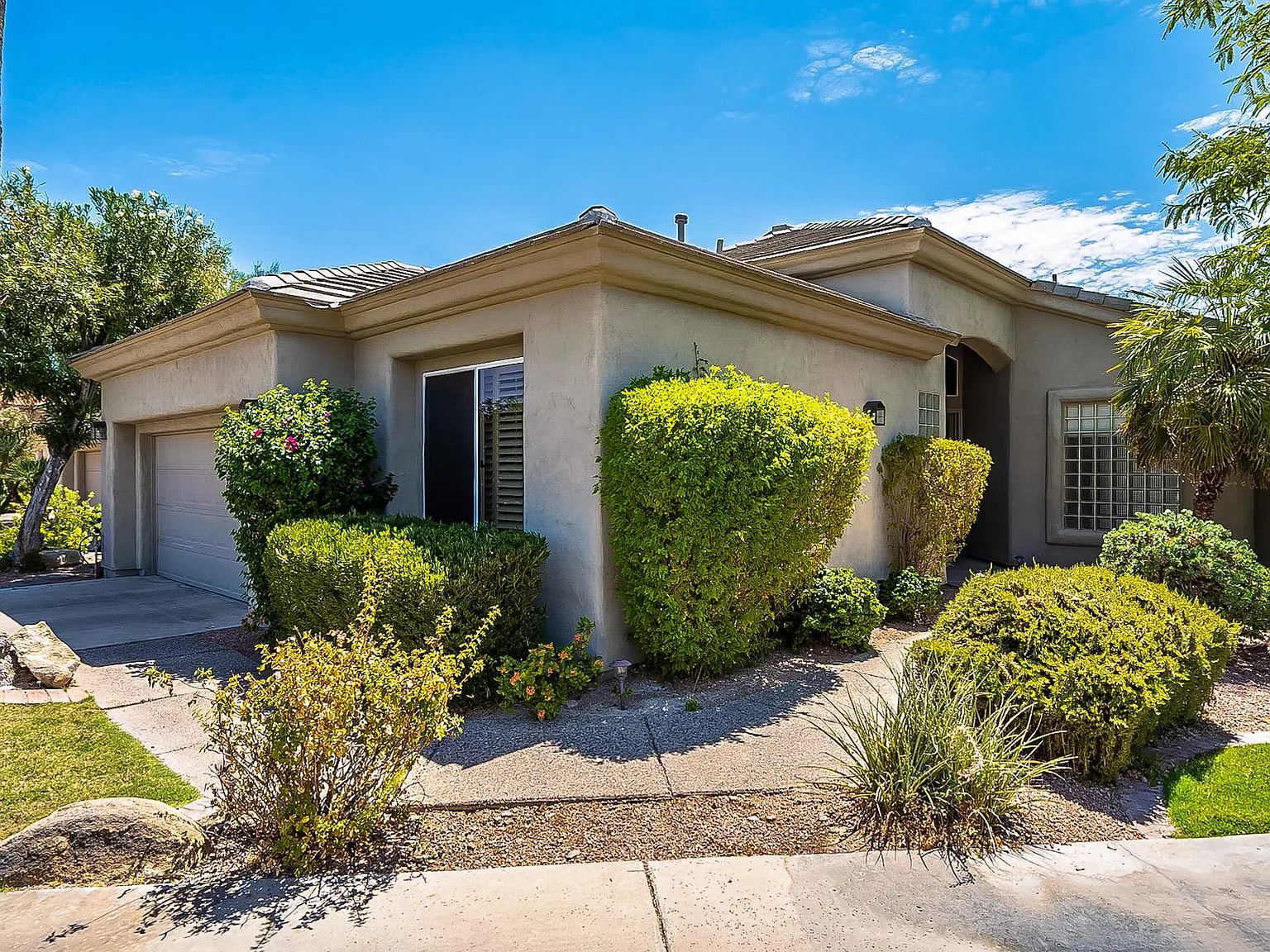 3 bed, 2.0 bath, 1970 sqft, $5,500 — Photo 3