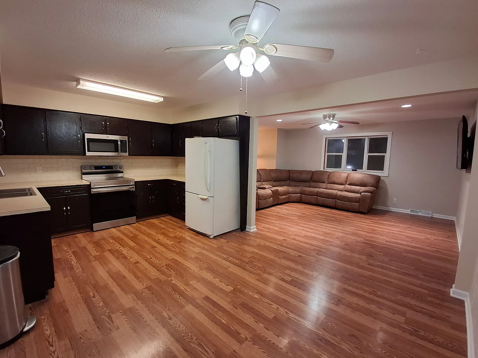 3 bed, 1517 sqft, $2,100 — Photo 2