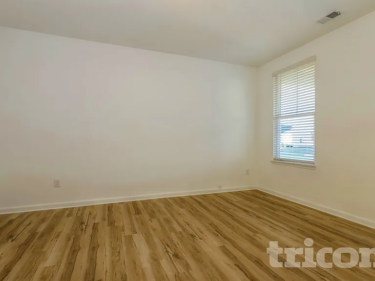 413 Freeport Way — Photo 8