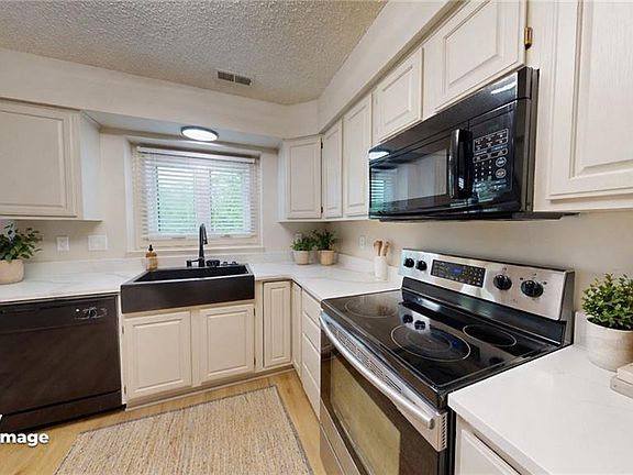 5th image of 2908 Meadow Dr