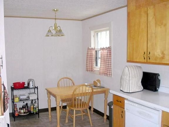 4th image of 216 Nassau Ave