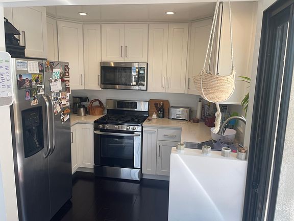 3rd image of 468 Rosecrans Ave APT 2