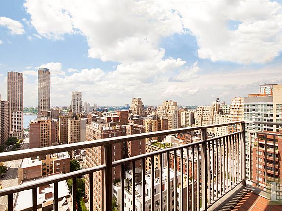 5th image of 201 W 70th St APT 24K