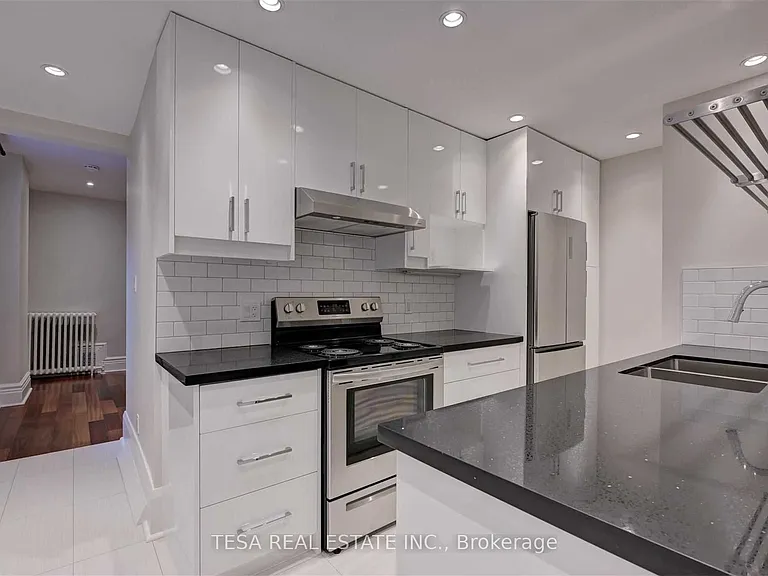 648 Bathurst St #2 — Photo 6