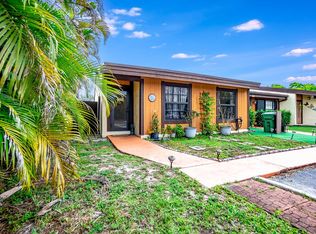2331 Peach Ct, Pembroke Pines, FL 33026