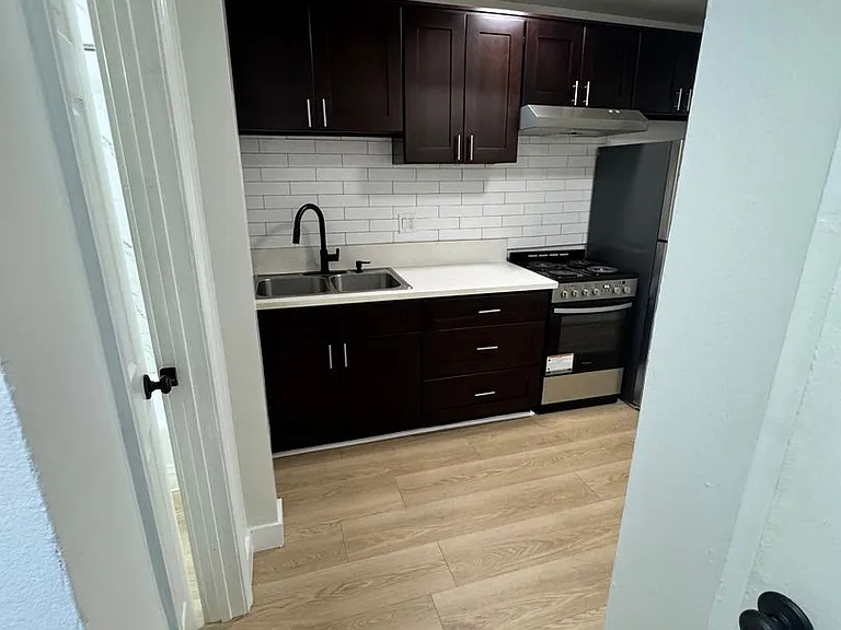 2666 Ellendale Pl — Photo 19
