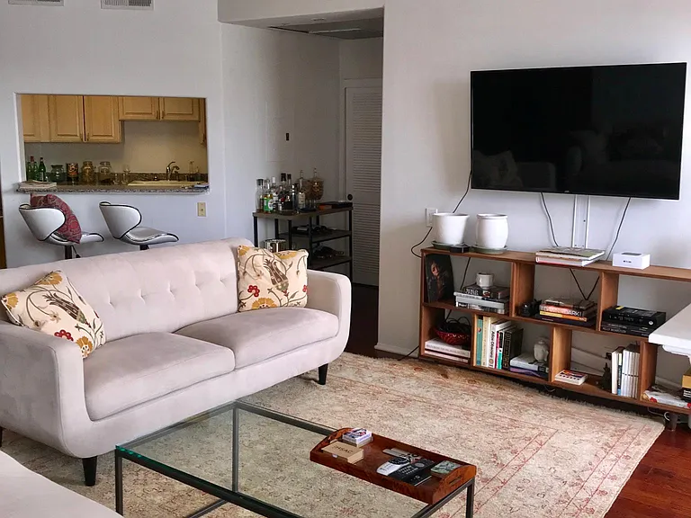 8349 Blackburn Ave #302 — Photo 94