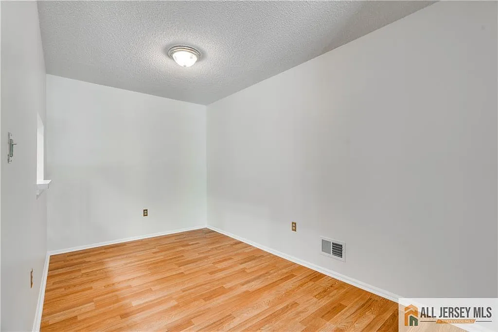 2 bed, 2.0 bath, 1106 sqft, $2,300 — Photo 4