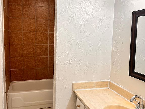 4th image of 303 Fleetwood Ct