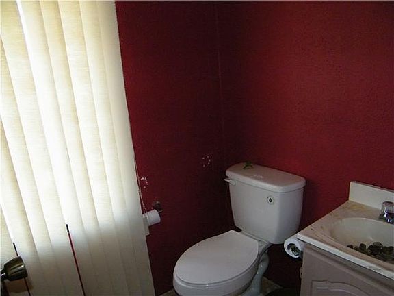 5th image of 2208 NE 23rd St