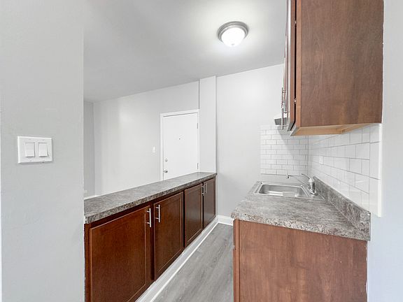 2nd image of 4756 N Maplewood #702
