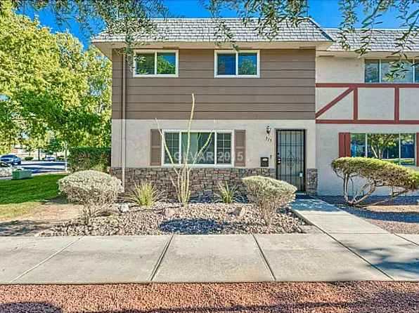 715 Greenbriar Townhouse Way, Las Vegas, NV 89121